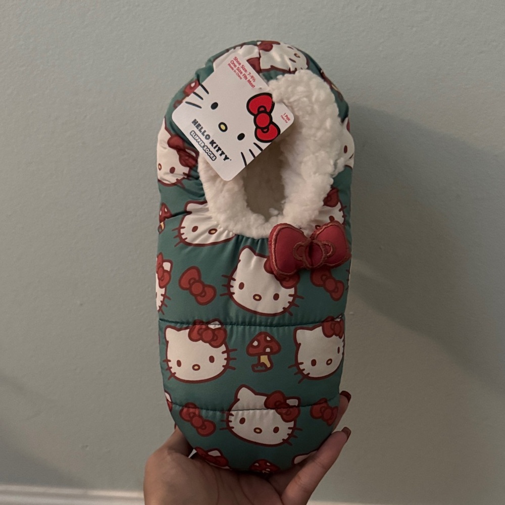 Hello Kitty Slippers - Picture 3 of 4